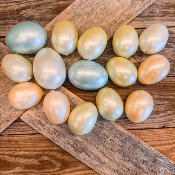 1970's Vintage Atlantic Mold, Easter Bunnies in Basket w/ 15 Iridescent Eggs - Picture 4 of 12